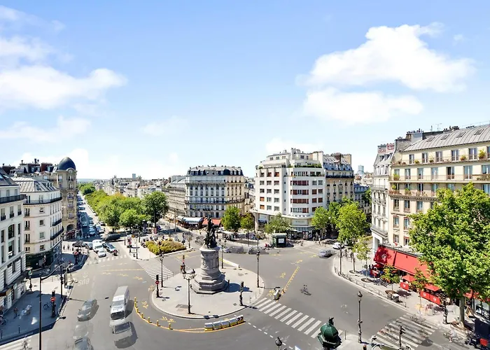 Superb Bright Clichy Montmartre Párizs
